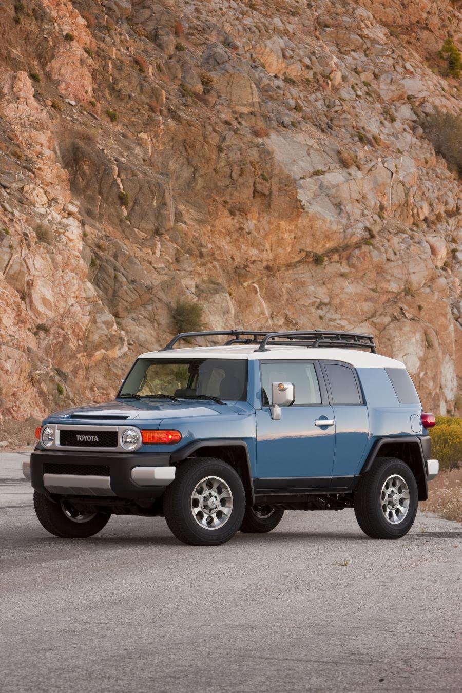  Toyota FJ Cruiser 2012 года  (фото 29 из 44)